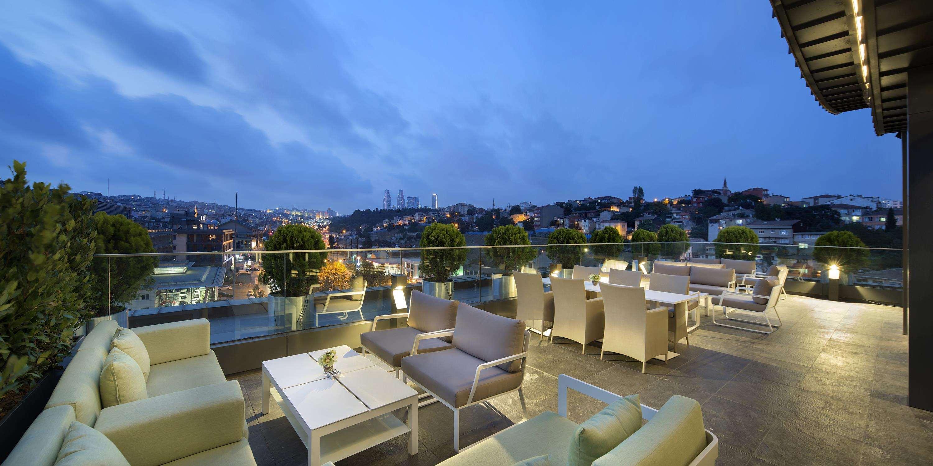 Doubletree By Hilton Istanbul - Piyalepasa Hotel Bagian luar foto The view from the rooftop