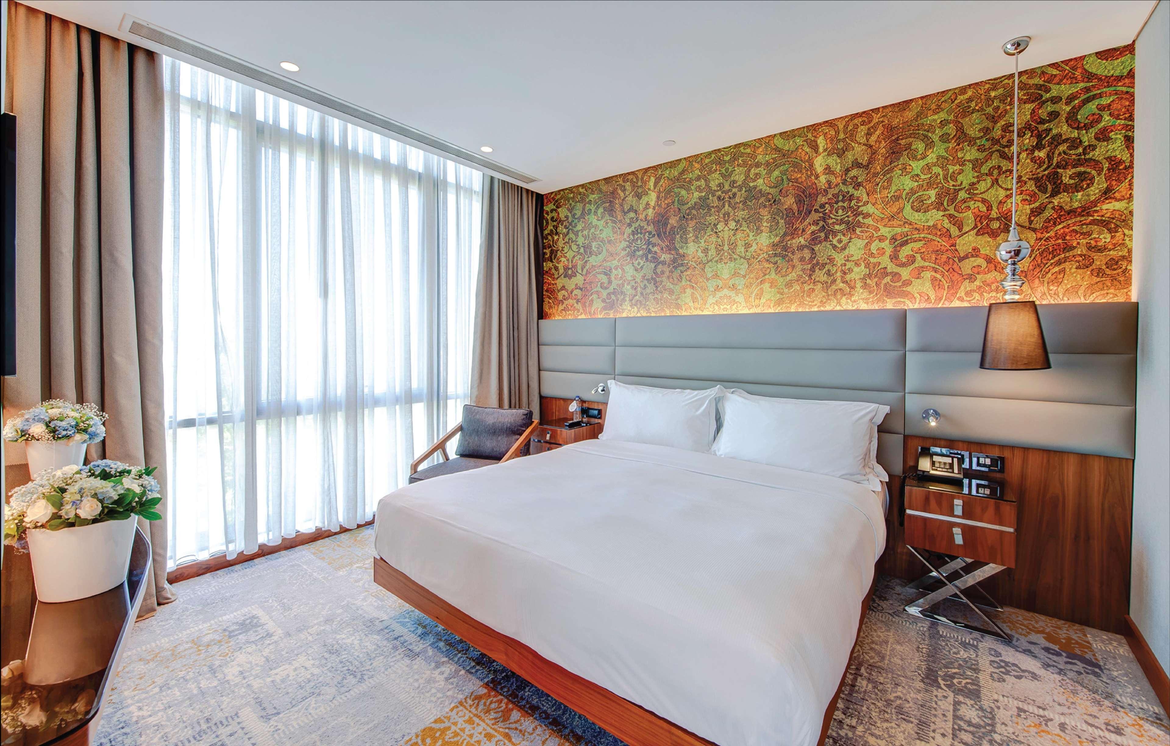 Doubletree By Hilton Istanbul - Piyalepasa Hotel Bagian luar foto Deluxe Room