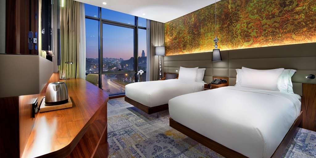 Doubletree By Hilton Istanbul - Piyalepasa Hotel Bagian luar foto