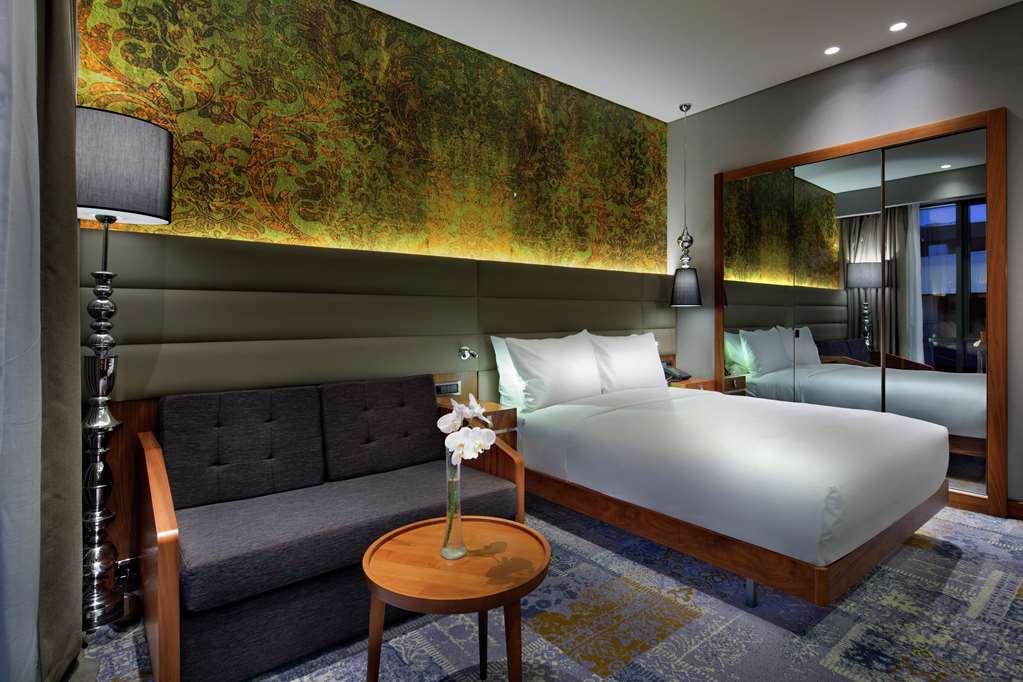 Doubletree By Hilton Istanbul - Piyalepasa Hotel Bagian luar foto