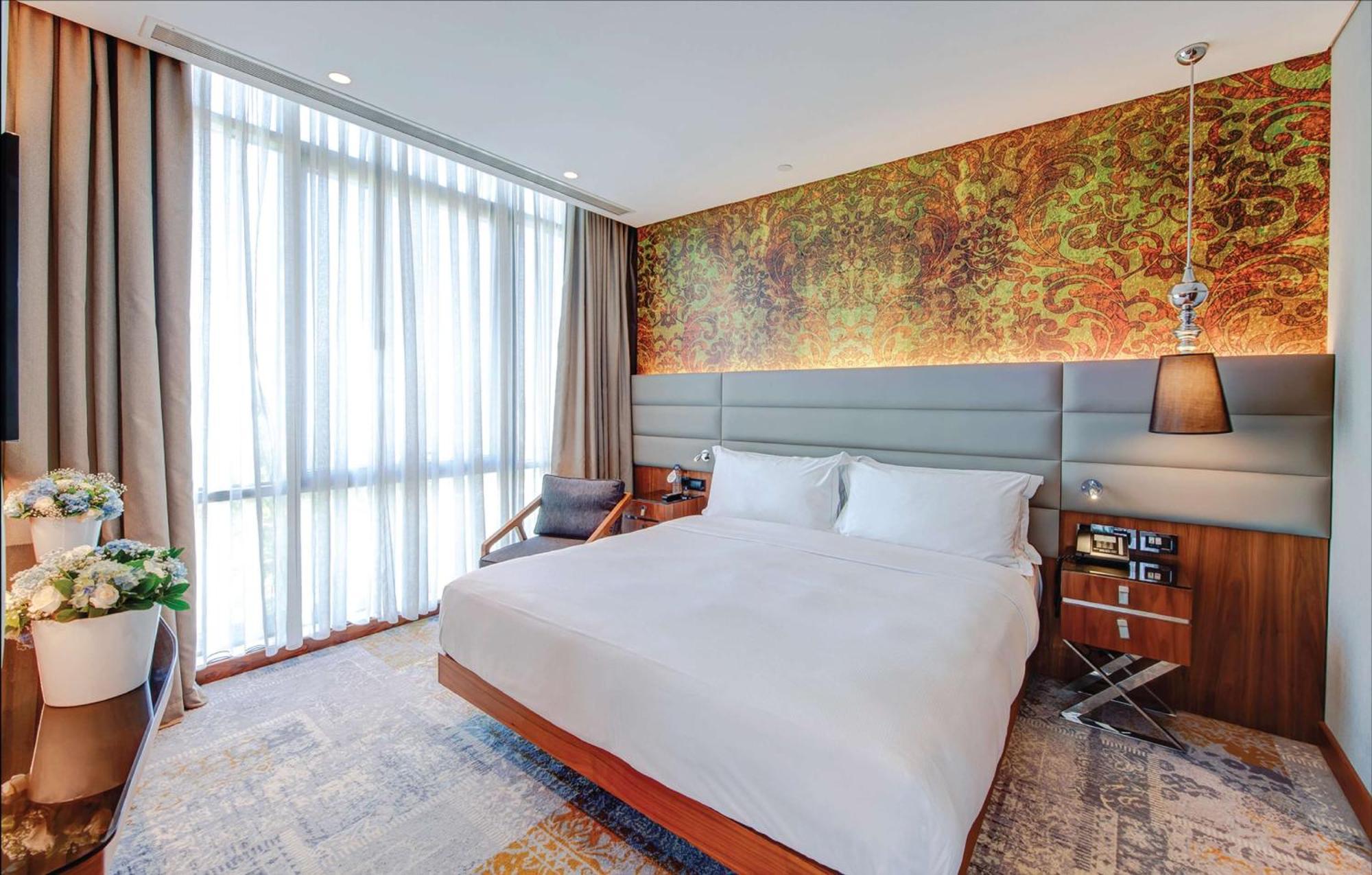 Doubletree By Hilton Istanbul - Piyalepasa Hotel Bagian luar foto