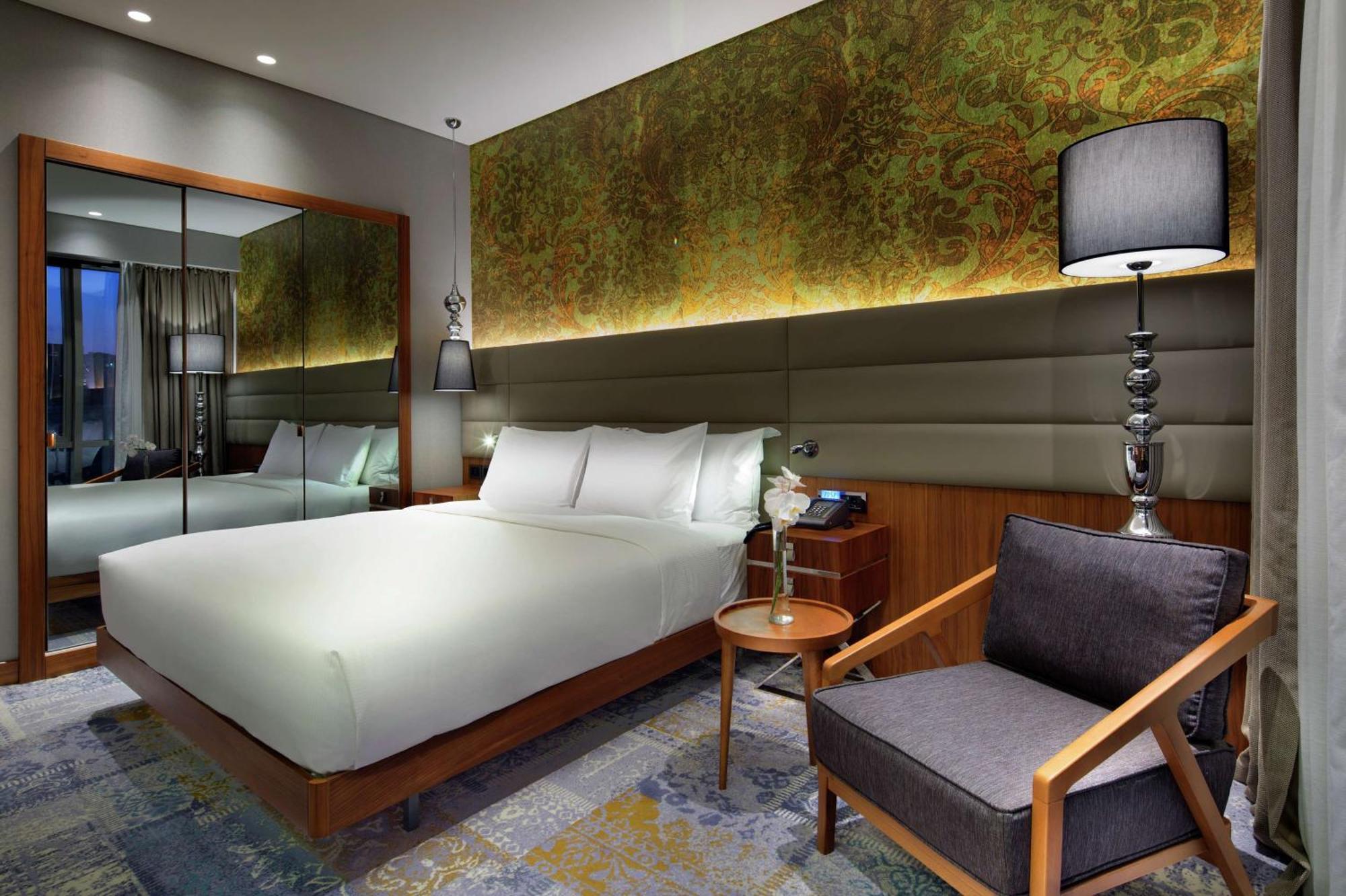 Doubletree By Hilton Istanbul - Piyalepasa Hotel Bagian luar foto Deluxe Room