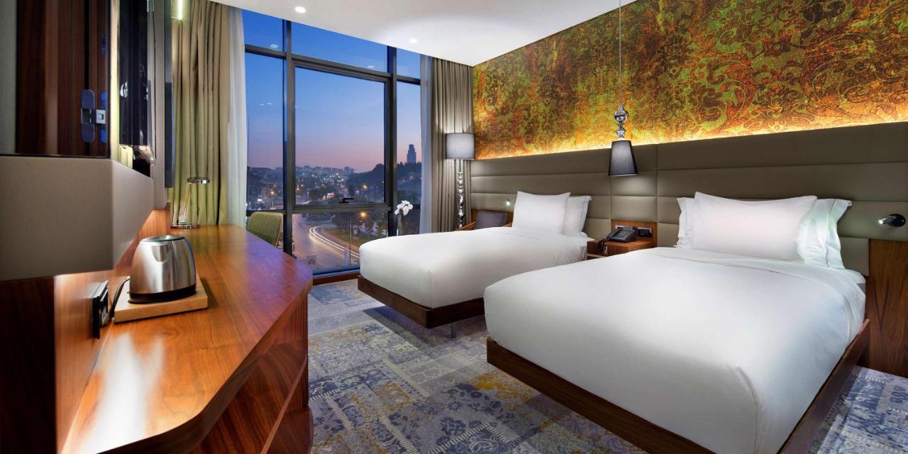 Doubletree By Hilton Istanbul - Piyalepasa Hotel Bagian luar foto Deluxe Room