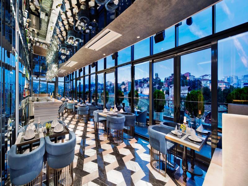 Doubletree By Hilton Istanbul - Piyalepasa Hotel Bagian luar foto The 360° Sky Bar